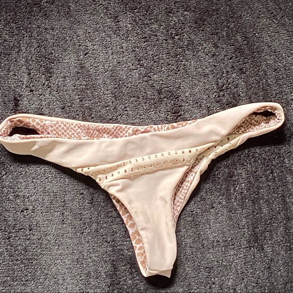 XS ACACIA SWIMWEAR BOTTOMS - Picture 2 of 2